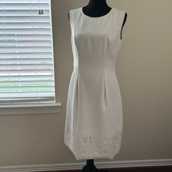 T Tahari Dresses & Skirts - T.Tahari White sleeveless fitted dress with lace trim lined size 6